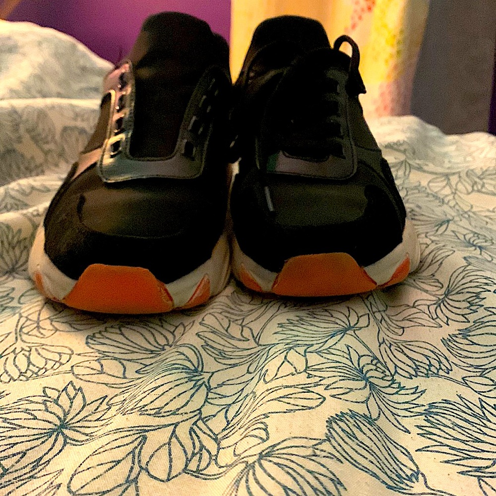 Paie of shoes, size is 7
